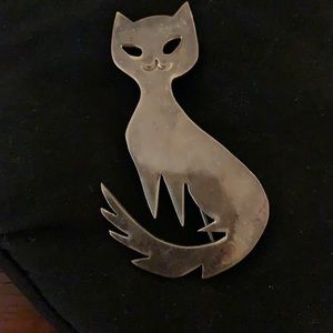 Cat pin